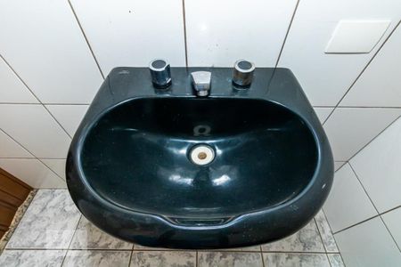 Casa à venda com 240m², 2 quartos e 3 vagasPia do Banheiro de Área de Serviço