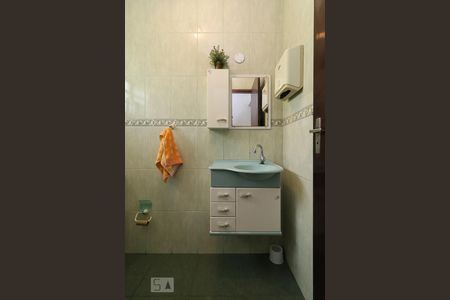 Lavabo de casa para alugar com 3 quartos, 200m² em Umuarama, Osasco