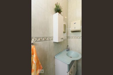 Lavabo de casa para alugar com 3 quartos, 200m² em Umuarama, Osasco