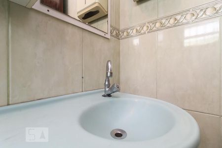 Lavabo de casa para alugar com 3 quartos, 200m² em Umuarama, Osasco