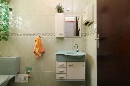 Lavabo de casa para alugar com 3 quartos, 200m² em Umuarama, Osasco