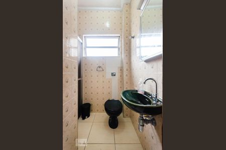Banheiro de kitnet/studio para alugar com 1 quarto, 42m² em Gonzaga, Santos