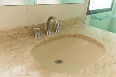Apartamento à venda com 129m², 3 quartos e 2 vagas Apartamento à venda com 129m², 3 quartos e 2 vagasBanheiro Quarto 3 - Suíte