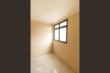Apartamento à venda com 129m², 3 quartos e 2 vagas Apartamento à venda com 129m², 3 quartos e 2 vagasQuarto de Serviço