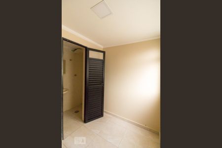 Apartamento à venda com 129m², 3 quartos e 2 vagas Apartamento à venda com 129m², 3 quartos e 2 vagasQuarto de Serviço