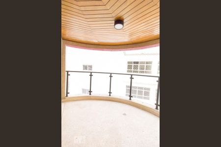 Apartamento à venda com 129m², 3 quartos e 2 vagas Apartamento à venda com 129m², 3 quartos e 2 vagasVaranda Quarto 3 - Suíte