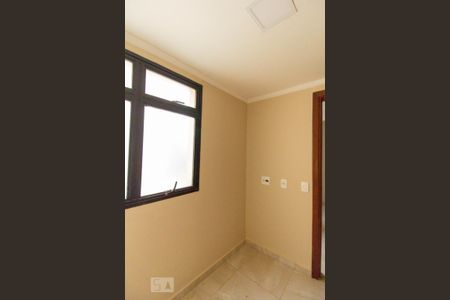 Apartamento à venda com 129m², 3 quartos e 2 vagas Apartamento à venda com 129m², 3 quartos e 2 vagasQuarto de Serviço
