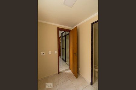 Apartamento à venda com 129m², 3 quartos e 2 vagas Apartamento à venda com 129m², 3 quartos e 2 vagasQuarto de Serviço