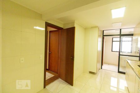 Apartamento à venda com 129m², 3 quartos e 2 vagas Apartamento à venda com 129m², 3 quartos e 2 vagasCozinha
