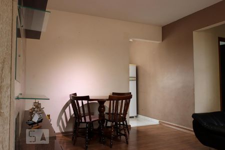 Sala de apartamento para alugar com 3 quartos, 65m² em Conjunto Habitacional Brás Cubas, Mogi das Cruzes