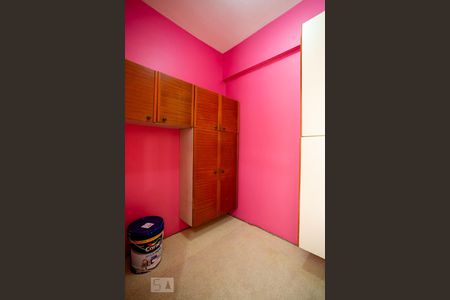 Apartamento à venda com 120m², 3 quartos e 2 vagas Apartamento à venda com 120m², 3 quartos e 2 vagasQuarto de serviço