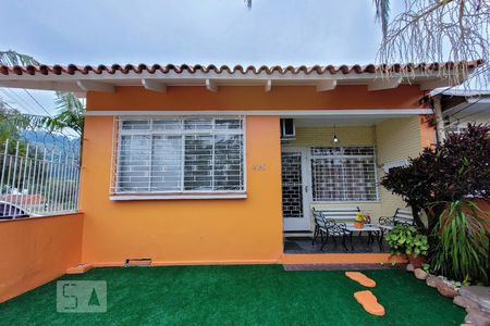 Casa para alugar com 197m², 3 quartos e 4 vagasFachada