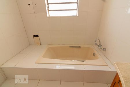 Casa à venda com 242m², 3 quartos e 2 vagas Casa à venda com 242m², 3 quartos e 2 vagasBanheiro Suíte 2