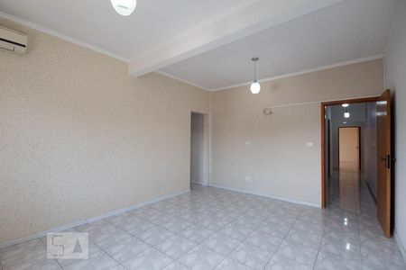 Casa à venda com 250m², 3 quartos e 4 vagas Casa à venda com 250m², 3 quartos e 4 vagasSuíte
