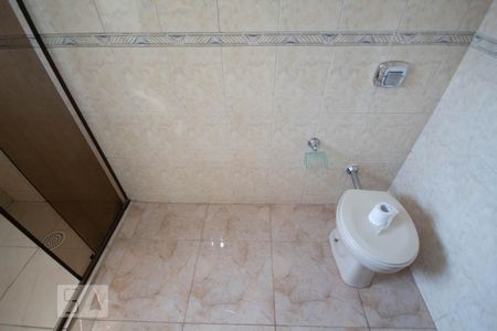 Casa à venda com 250m², 3 quartos e 4 vagas Casa à venda com 250m², 3 quartos e 4 vagasBanheiro da Suíte