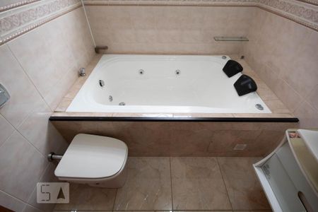 Casa à venda com 250m², 3 quartos e 4 vagas Casa à venda com 250m², 3 quartos e 4 vagasBanheiro Corredor