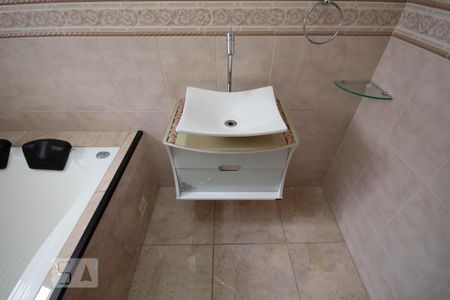 Casa à venda com 250m², 3 quartos e 4 vagas Casa à venda com 250m², 3 quartos e 4 vagasBanheiro Corredor