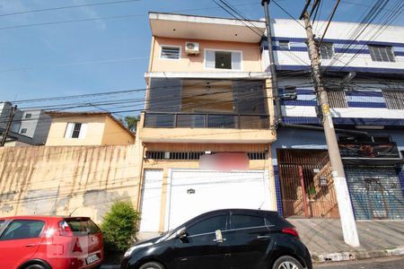 Casa à venda com 250m², 3 quartos e 4 vagas Casa à venda com 250m², 3 quartos e 4 vagasFachada
