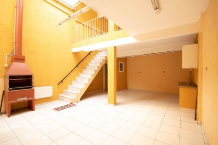 Casa à venda com 250m², 3 quartos e 4 vagas Casa à venda com 250m², 3 quartos e 4 vagasQuintal com churrasqueira