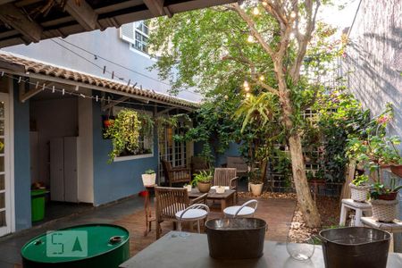 Casa à venda com 238m², 4 quartos e 3 vagasQuintal