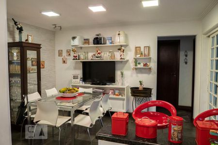 Casa à venda com 238m², 4 quartos e 3 vagasCozinha