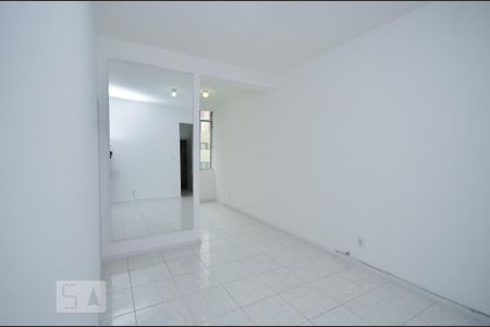 Apartamento para alugar com 70m², 2 quartos e 1 vagaSala