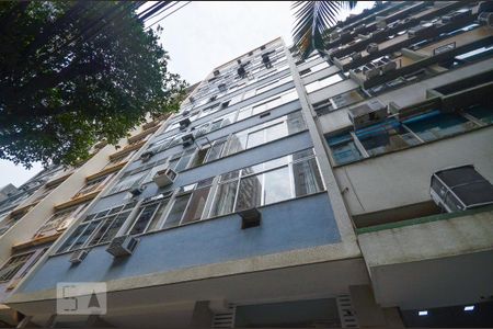 Apartamento para alugar com 70m², 2 quartos e 1 vagaFachada
