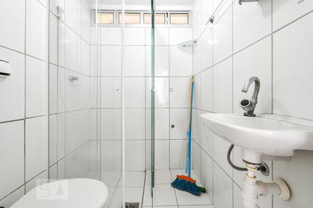 Banheiro de kitnet/studio para alugar com 1 quarto, 34m² em Vila Buarque, São Paulo