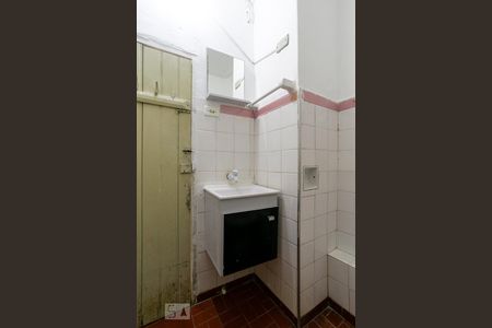 Banheiro de casa para alugar com 1 quarto, 50m² em Vila Santa Maria, São Paulo