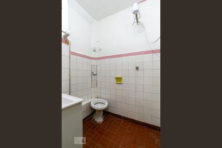 Banheiro de casa para alugar com 1 quarto, 50m² em Vila Santa Maria, São Paulo