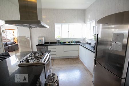 Casa de condomínio à venda com 500m², 6 quartos e 3 vagas Casa de condomínio à venda com 500m², 6 quartos e 3 vagasCozinha