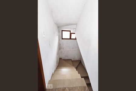 Escada de casa à venda com 2 quartos, 180m² em Olaria, Canoas