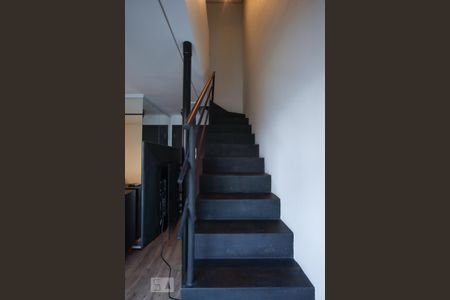 Apartamento à venda com 43m², 1 quarto e 1 vaga Apartamento à venda com 43m², 1 quarto e 1 vagaEscada