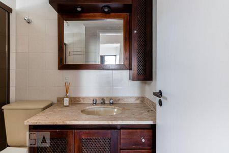 Banheiro de apartamento para alugar com 1 quarto, 42m² em Moema, São Paulo