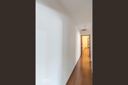 Corredor de casa à venda com 3 quartos, 186m² em Santa Maria, Santo André