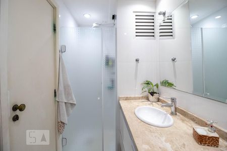 Apartamento à venda com 94m², 3 quartos e 1 vaga Apartamento à venda com 94m², 3 quartos e 1 vagaBanheiro da Suíte