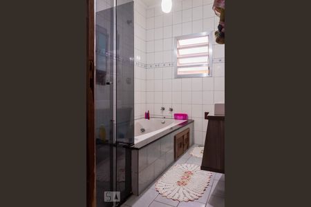 Banheiro de casa à venda com 3 quartos, 590m² em Igara, Canoas