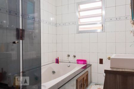 Banheiro de casa à venda com 3 quartos, 590m² em Igara, Canoas