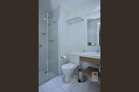 Banheiro de kitnet/studio para alugar com 1 quarto, 50m² em Jacarepaguá, Rio de Janeiro