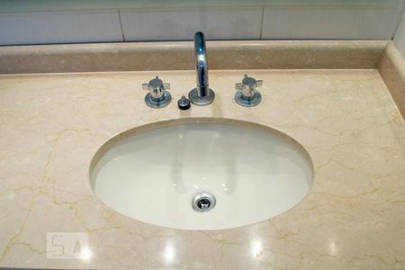 Apartamento à venda com 190m², 3 quartos e 3 vagasDetalhe do banheiro da suíte 2