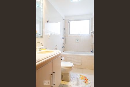 Apartamento à venda com 190m², 3 quartos e 3 vagasBanheiro da suíte 1