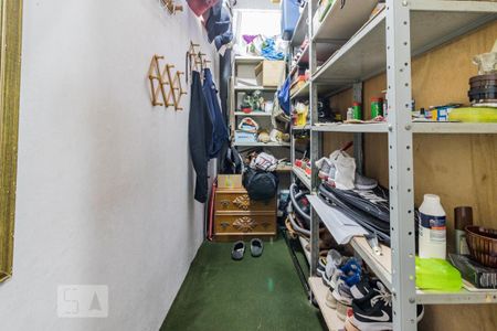 Casa à venda com 300m², 1 quarto e sem vaga Casa à venda com 300m², 1 quarto e sem vagacloset