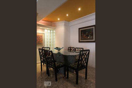 Apartamento à venda com 250m², 3 quartos e 1 vagaSala