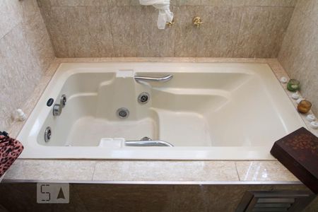 Apartamento à venda com 250m², 3 quartos e 1 vagaBanheiro - Suíte 1