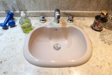 Apartamento à venda com 250m², 3 quartos e 1 vagaBanheiro - Suíte 1