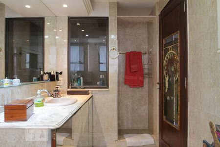 Apartamento à venda com 250m², 3 quartos e 1 vagaBanheiro - Suíte 1