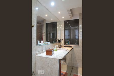 Apartamento à venda com 250m², 3 quartos e 1 vagaBanheiro - Suíte 1