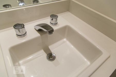 Apartamento à venda com 60m², 2 quartos e 2 vagasBanheiro da suíte - Torneira