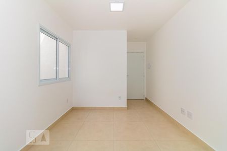 Sala de casa de condomínio para alugar com 2 quartos, 55m² em Vila Nivi, São Paulo