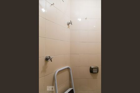 Banheiro de serviço de apartamento à venda com 3 quartos, 120m² em Campo Belo, São Paulo